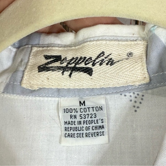 Zeppelin, Abstract Pattern Men's Casual Shirt. Size Medium. Excellent condition! - Picture 3 of 5